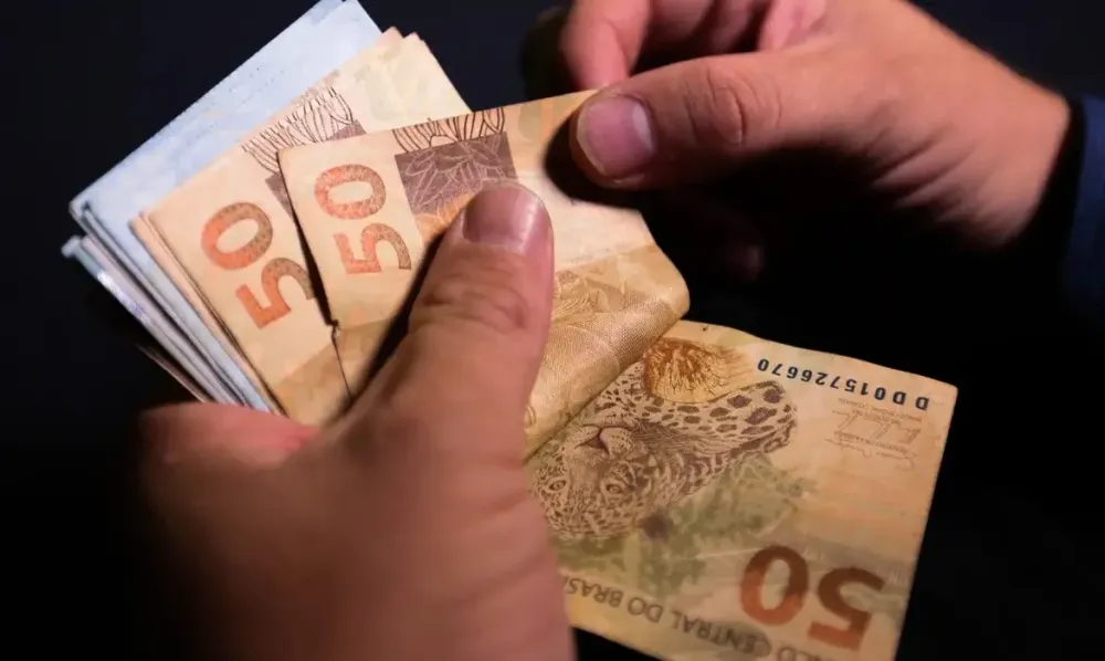 Quando cai o 5º dia útil de maio? Feriado altera data de pagamento de salários; veja calendário