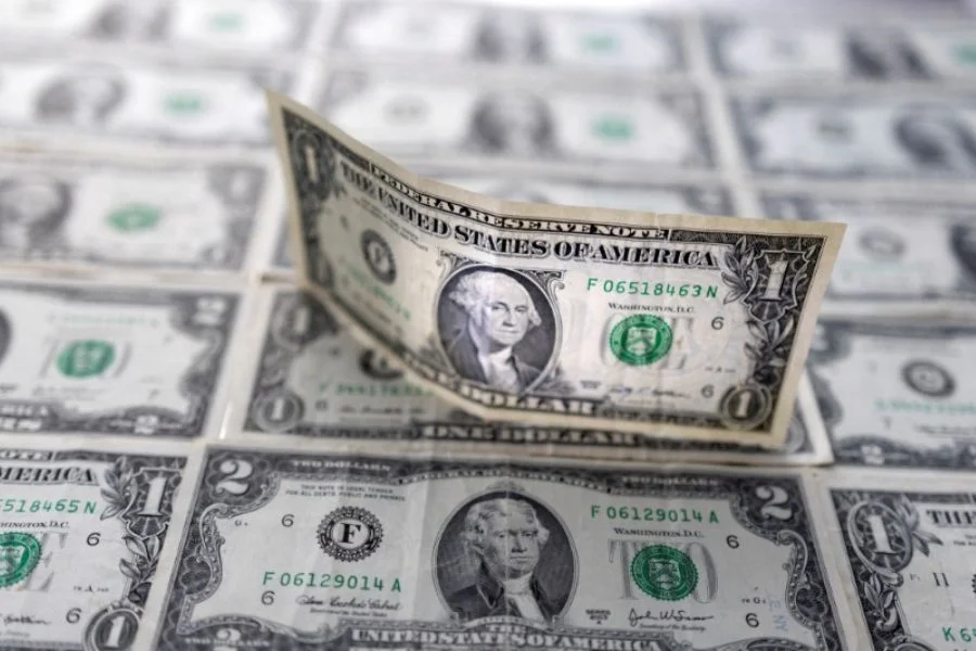 Dólar fecha abaixo de R$ 4,90 pela 1ª vez em mais de 2 anos; Ibovespa sobe