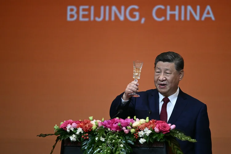 'China se prepara para revolução da IA como nenhum outro país', diz Larry Fink.