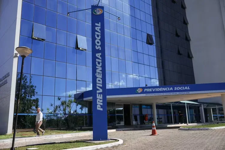 Pagamento de 13º para aposentados e pensionistas começa hoje: veja calendário 