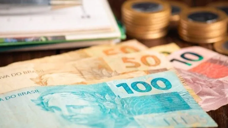 O salário necessário para sustentar uma família de quatro pessoas no Brasil em 2026
