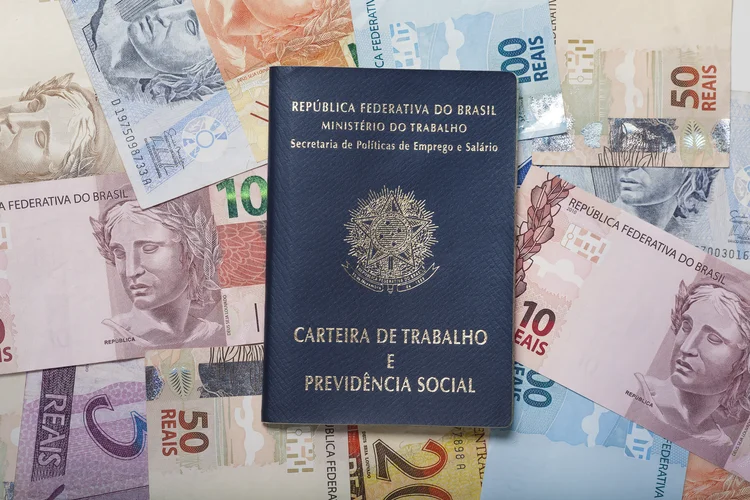 Pesquisa revela que 98% das empresas têm dificuldade para contratar profissionais em tecnologia.